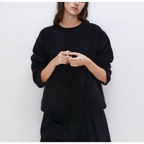 Zara Sweaters - ✨Black Zara Oversized Chunky Knit Crew
Neck Long Sleeve Sweater✨